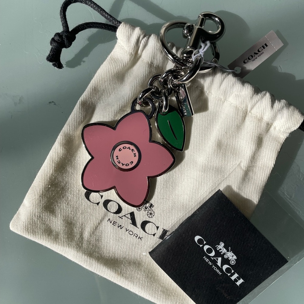🌸 COACH Flower Keychain 🌸